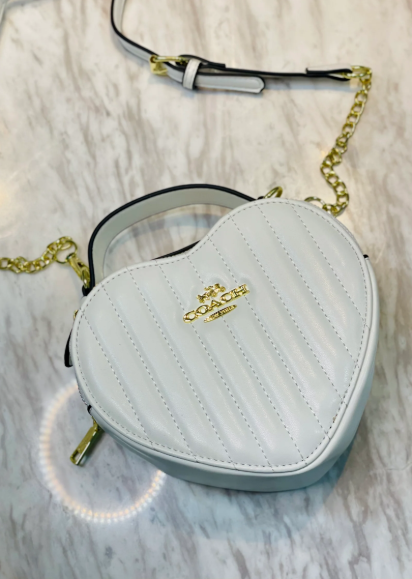 2030-COACH CORAZÓN RELIEVE BLANCO