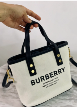 3858-MANOS LIBRE BURBERRY-BLANCO/NEGRO