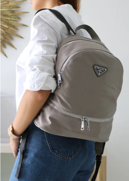 0105-¡OFERTA!MORRAL PRADA GRIS
