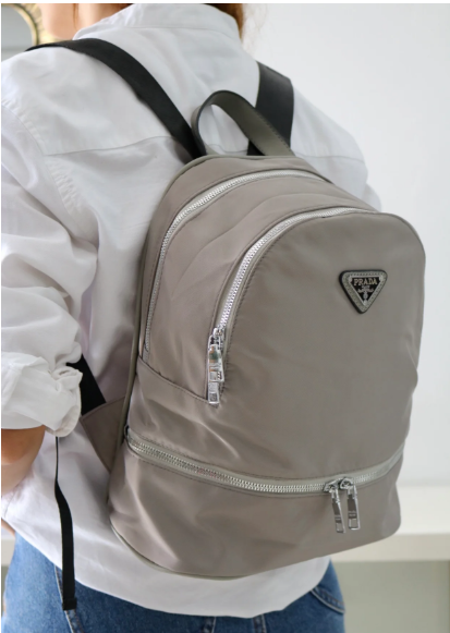 0105-¡OFERTA!MORRAL PRADA GRIS