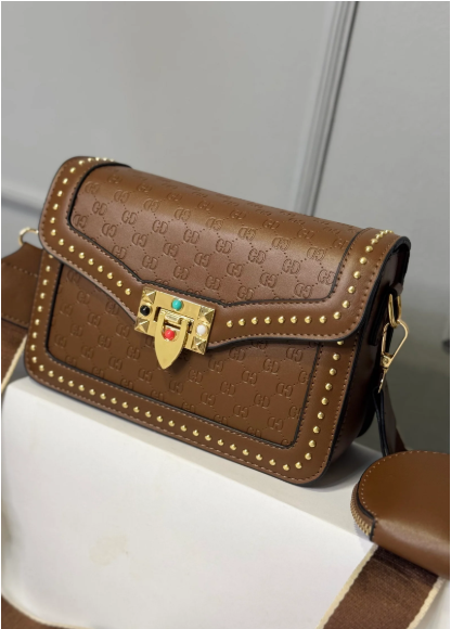 1019- CARRIEL TACHES BROWN