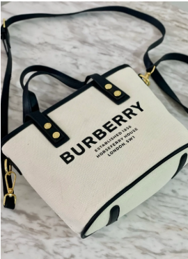 3858-MANOS LIBRE BURBERRY-BLANCO/NEGRO